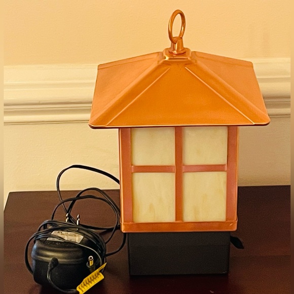 Rechargeable Mission Style Copper Lantern Table Lamp In Working Condition - Picture 7 of 10